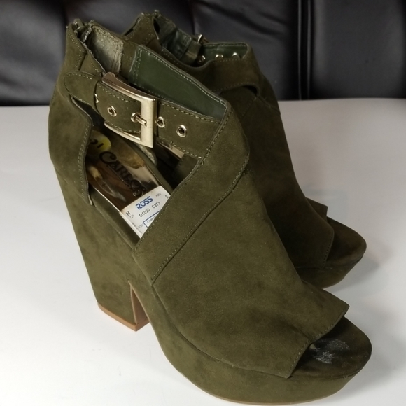 Carlos Santana Shoes - Women's Carlos Barrett 9M chunky heels